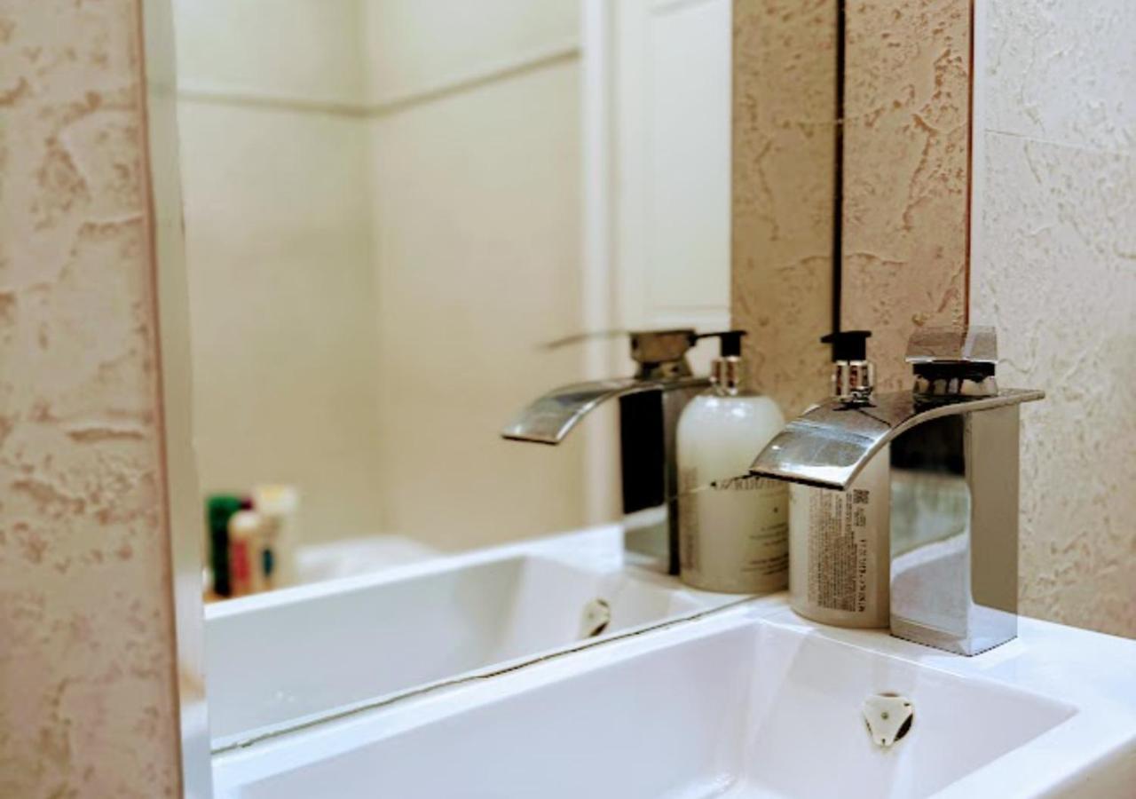 Apartamento Bayswater Large One Bedroom Studio, Late Check-in