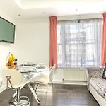 Central London Bayswater Large One Bedroom Studio, Late Check-In