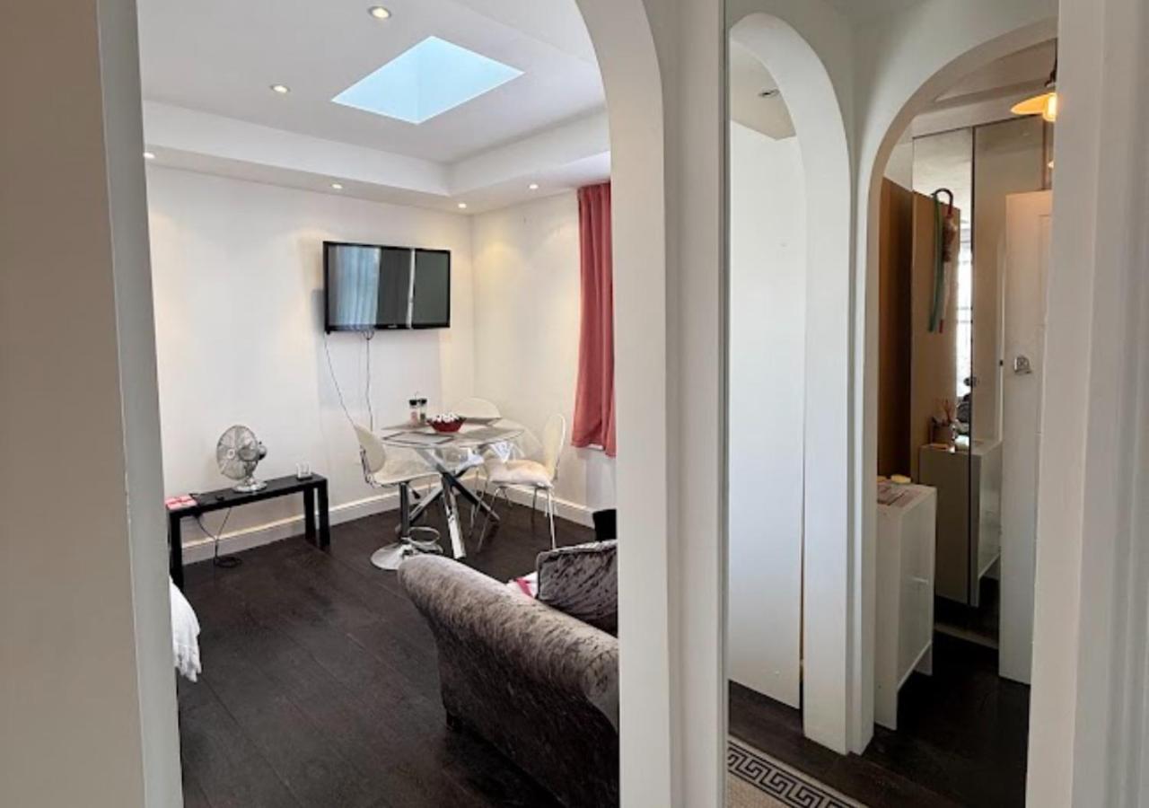 Bayswater Large One Bedroom Studio, Late Check-in * Londres